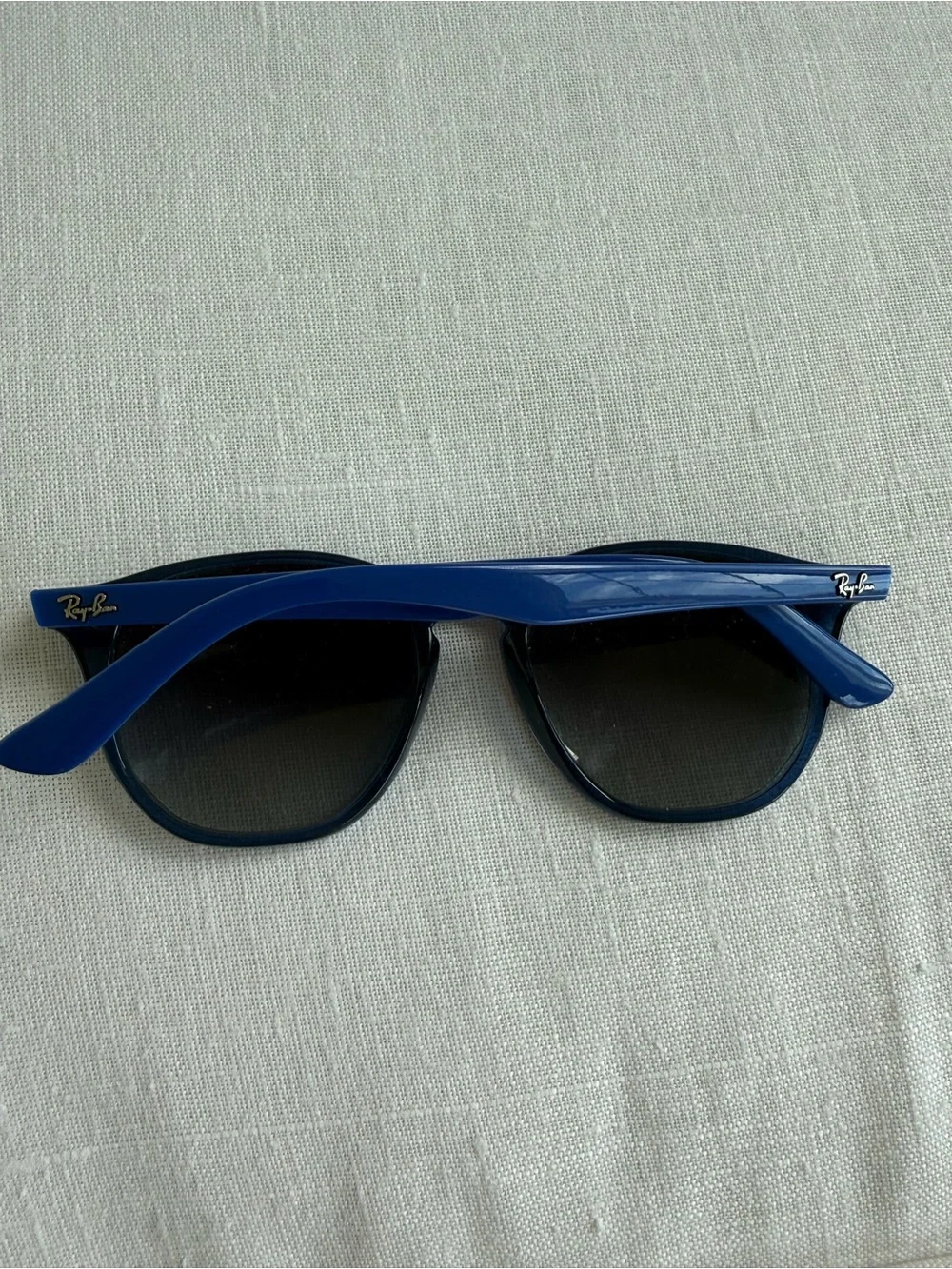 Ray-Ban Men's Blue Round Sunglasses with Dark Lenses